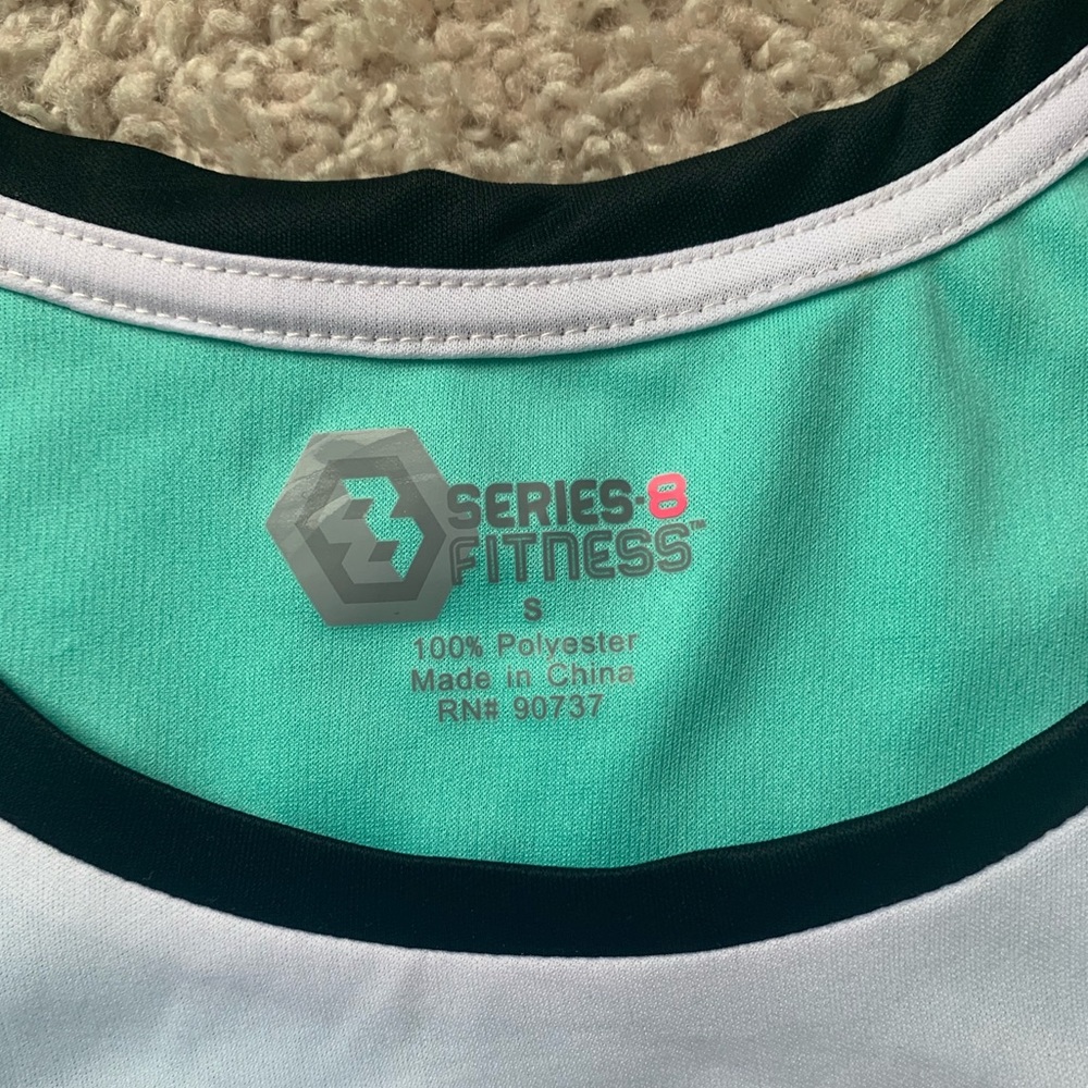 NWT Running workout top - Picture 2 of 4